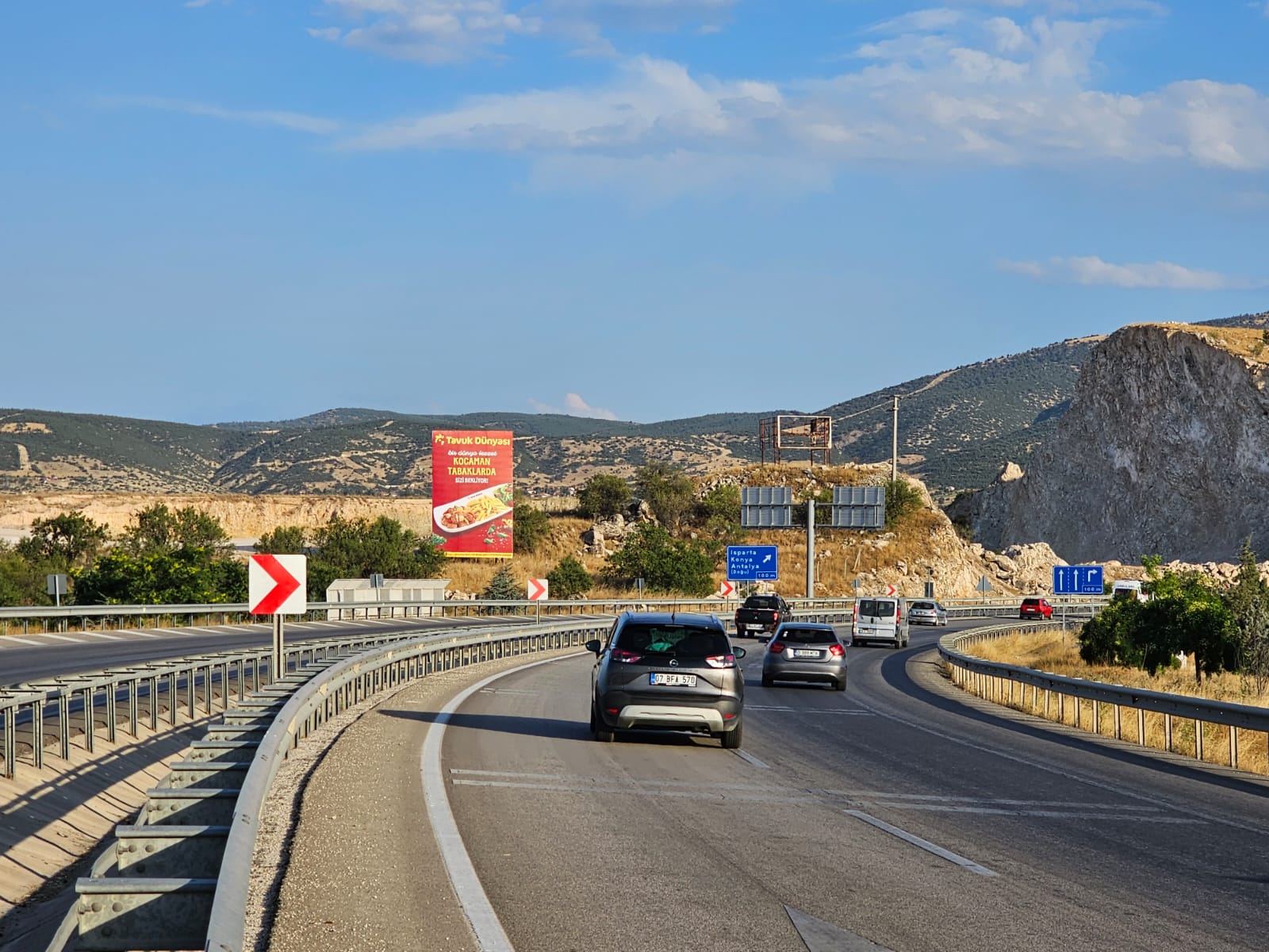 Tavuk Dünyası Tabela